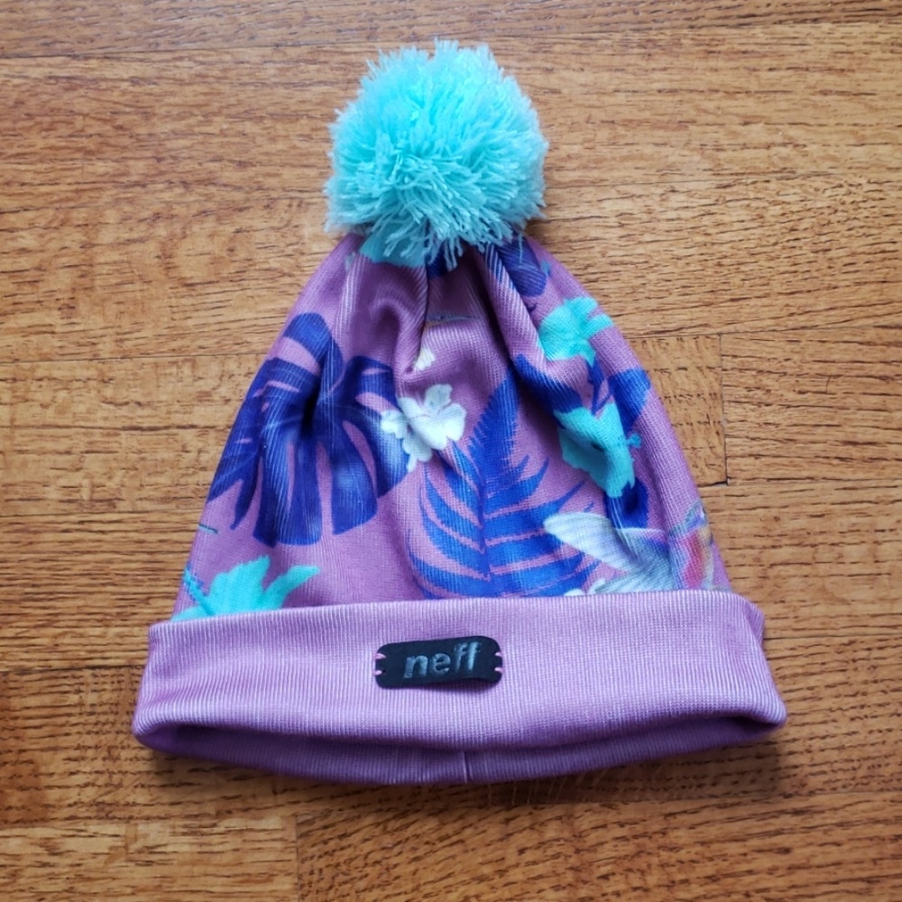 NWOT Neff Floral Hummingbird Poof Beanie